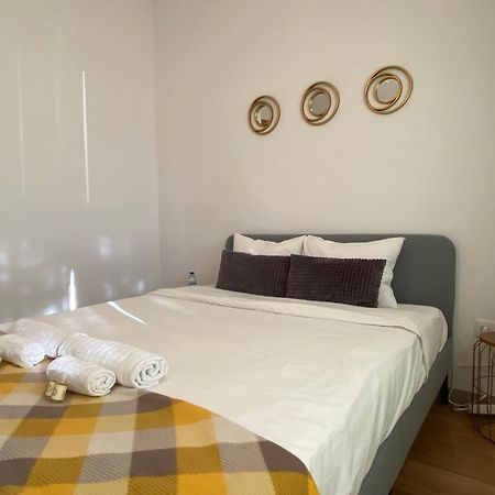 Almada Central Apartment Екстер'єр фото