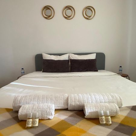 Almada Central Apartment Екстер'єр фото