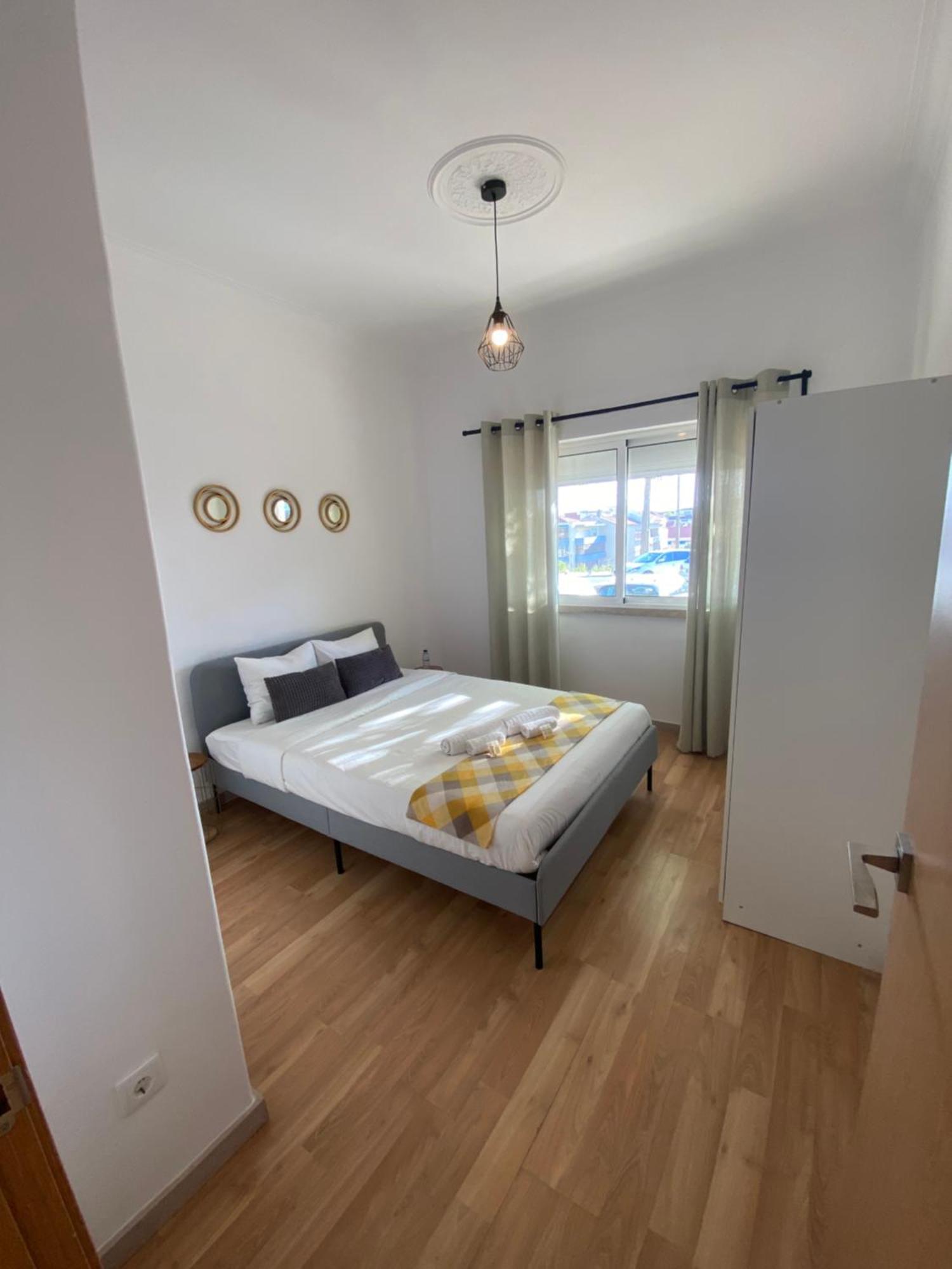 Almada Central Apartment Екстер'єр фото