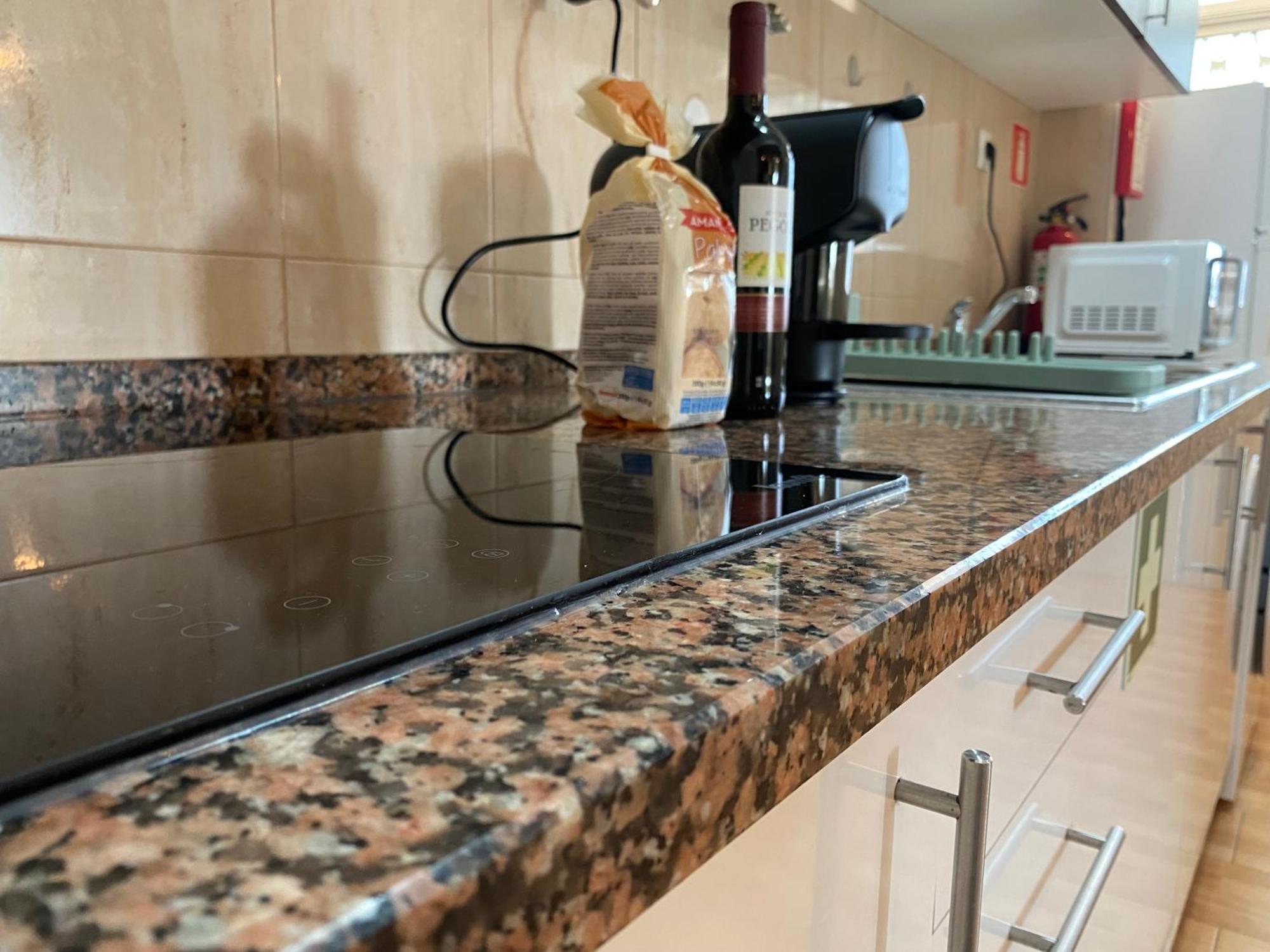 Almada Central Apartment Екстер'єр фото