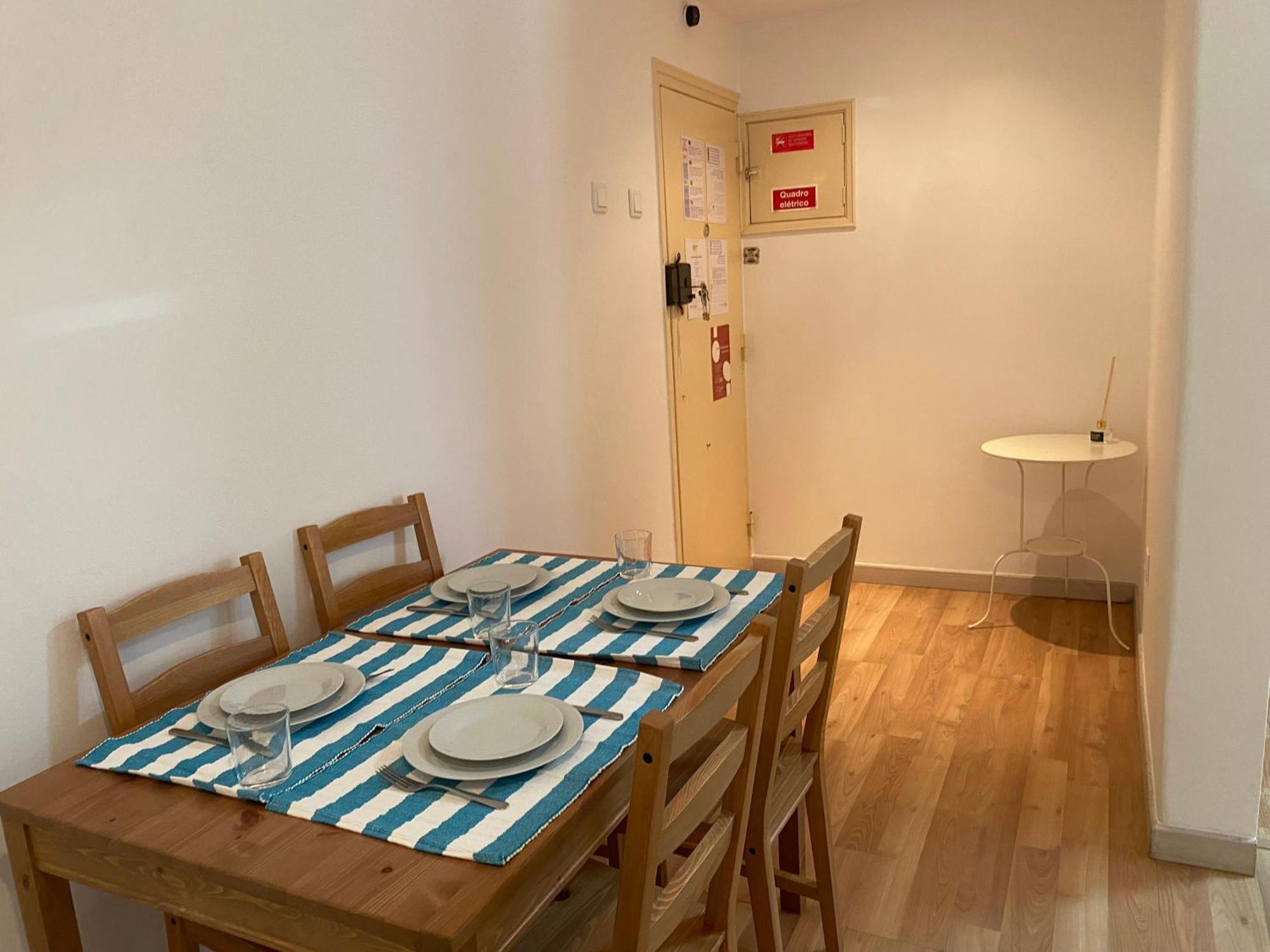 Almada Central Apartment Екстер'єр фото