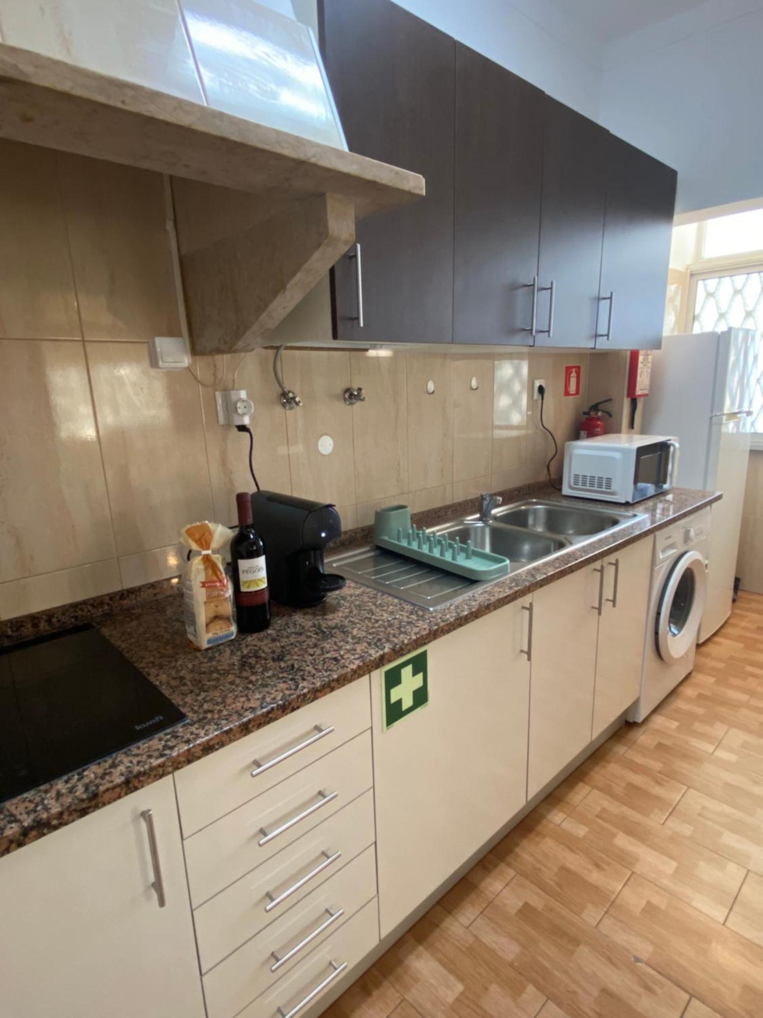 Almada Central Apartment Екстер'єр фото