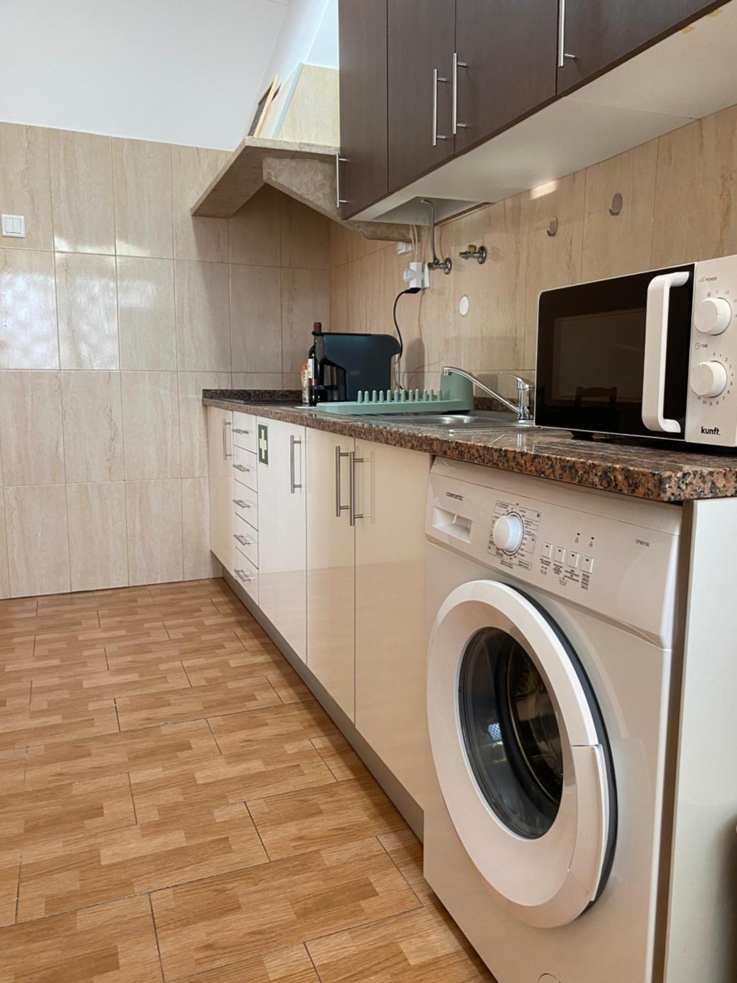 Almada Central Apartment Екстер'єр фото